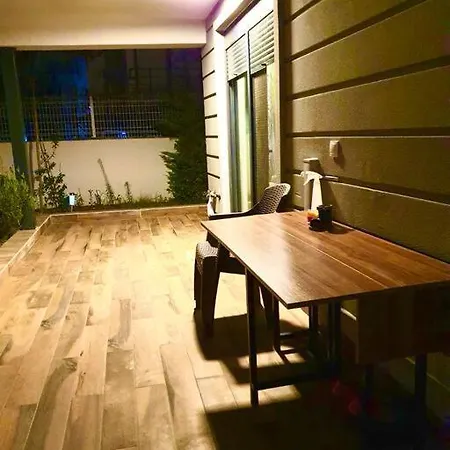 Eine Wunderschone Mit Pool Und Garten Анталья