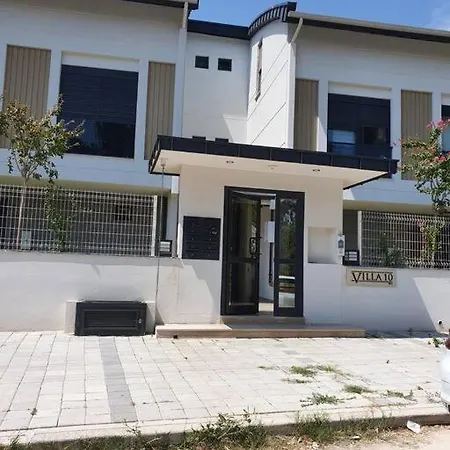 Eine Wunderschöne Mit Pool Und Garten Antalya
