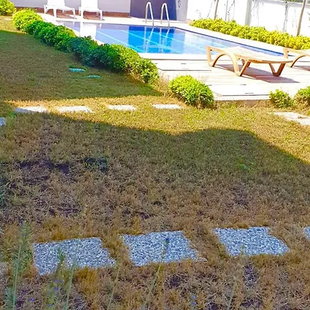Eine Wunderschone Mit Pool Und Garten